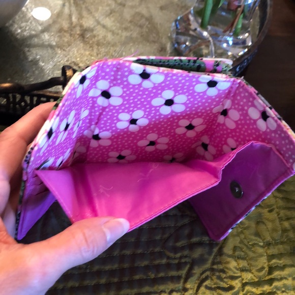 Vera Bradley pink & green floral wallet/coin purse - Picture 5 of 7